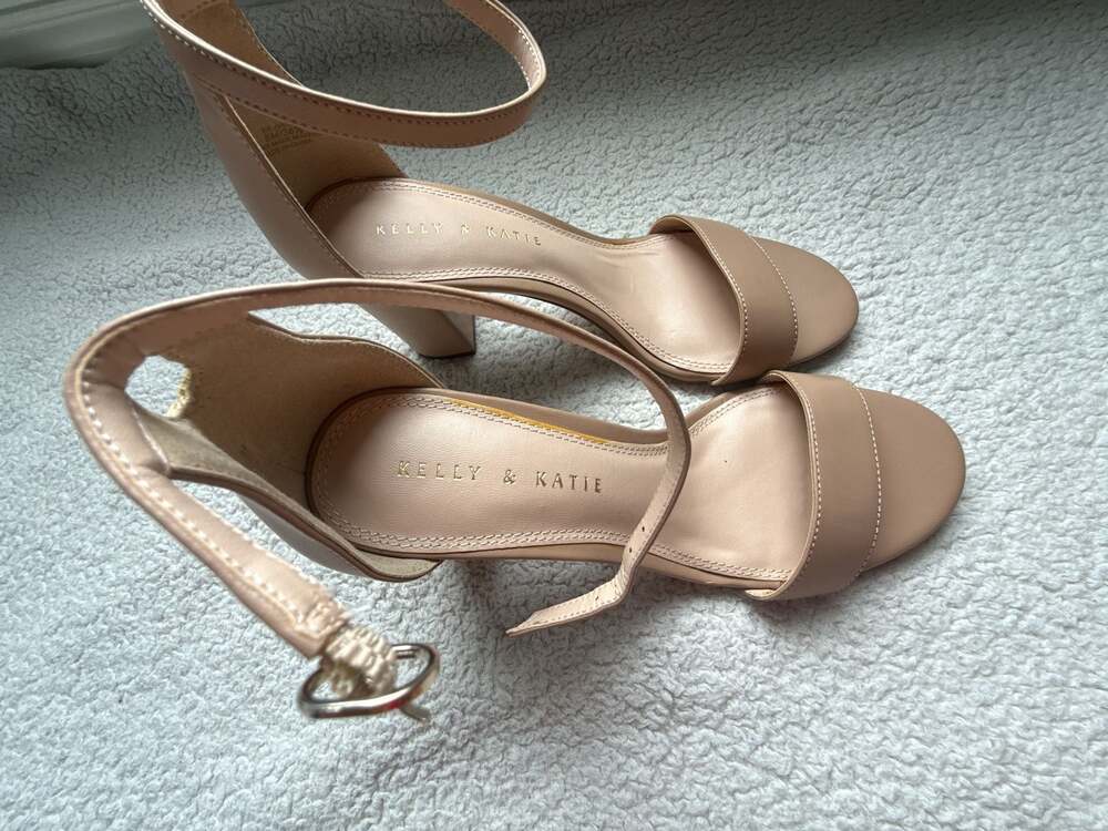 Kelly & Katie Hailee Block Heel Ankle Strap Sandals in Nude 8
